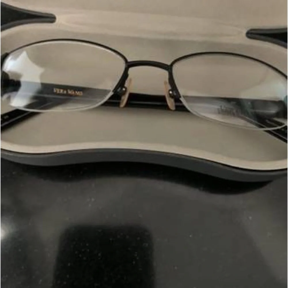 NEW! Vera Wang Black Eyeglasses Frames with Case PRICE FIRM ✅